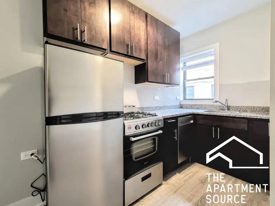 60614 429.5 West Belden Avenue - Photo 2 of 6