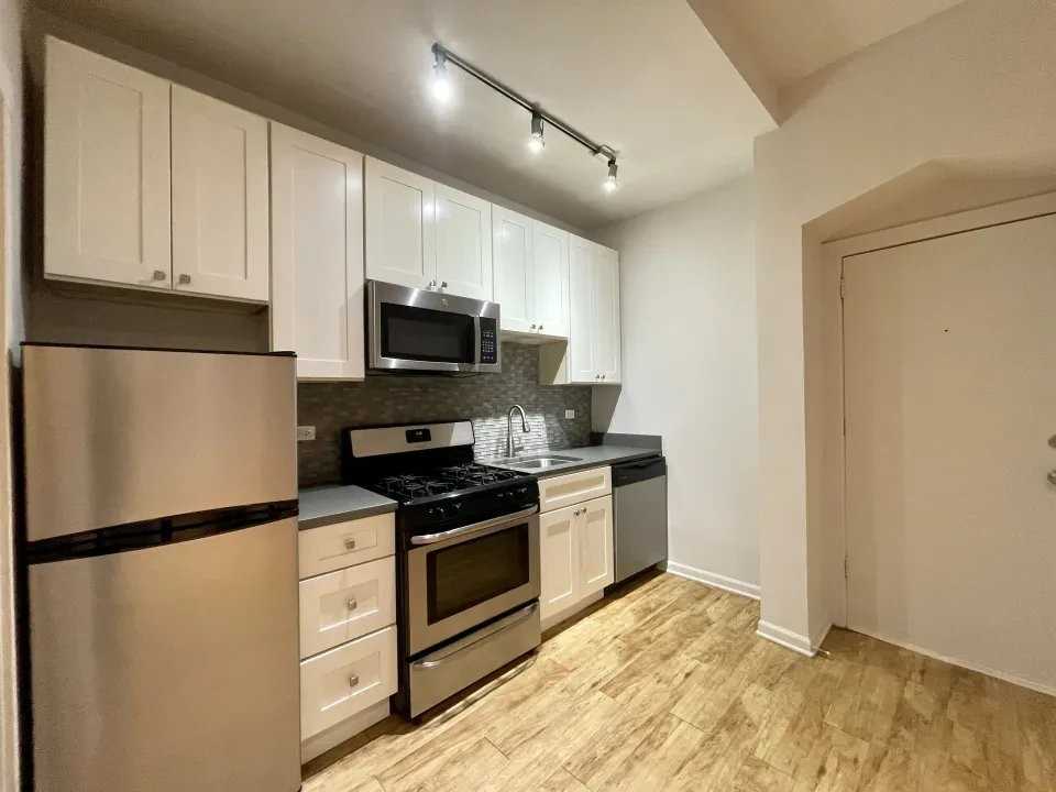 2834 W Palmer St - Photo 3 of 8