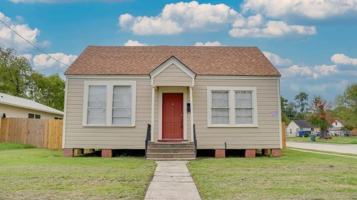 featured image of 410 E Elgie St