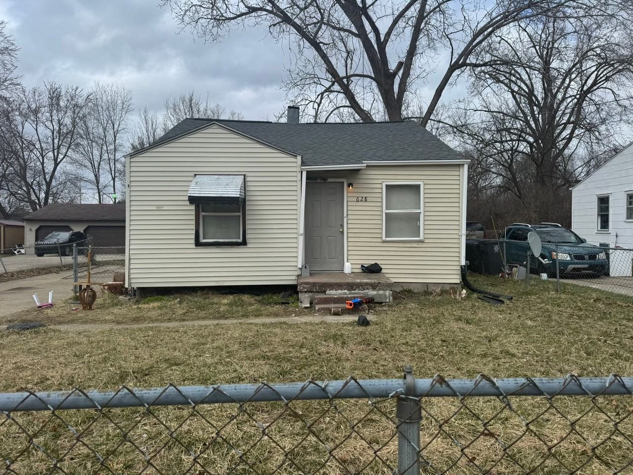 628 W Home Ave - Photo 2 of 20