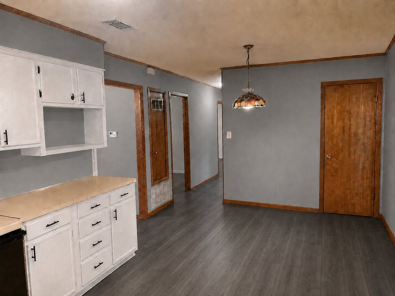 100 E Scott St - Photo 2 of 9