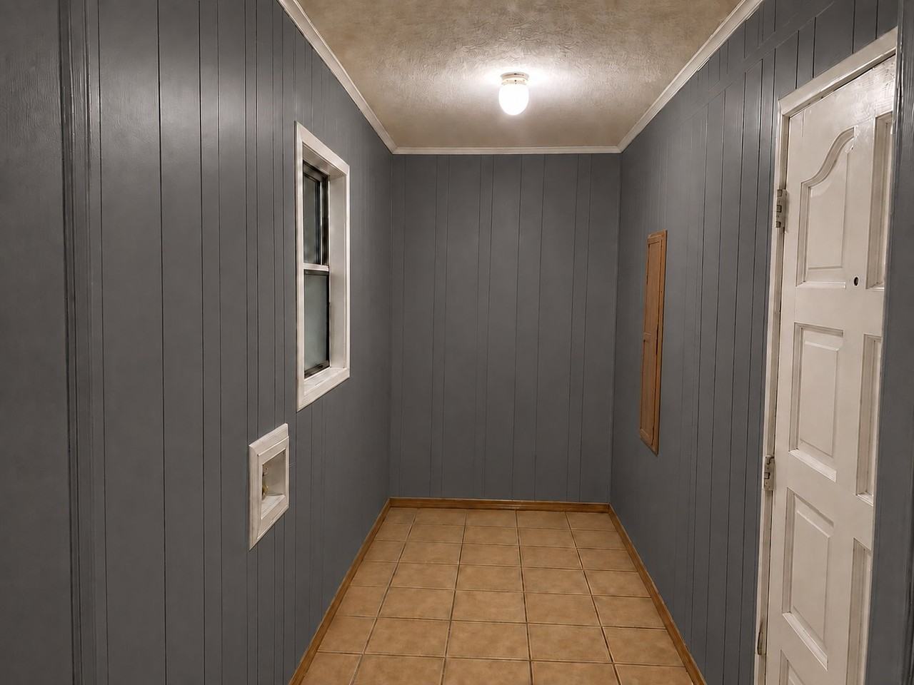 100 E Scott St - Photo 4 of 9