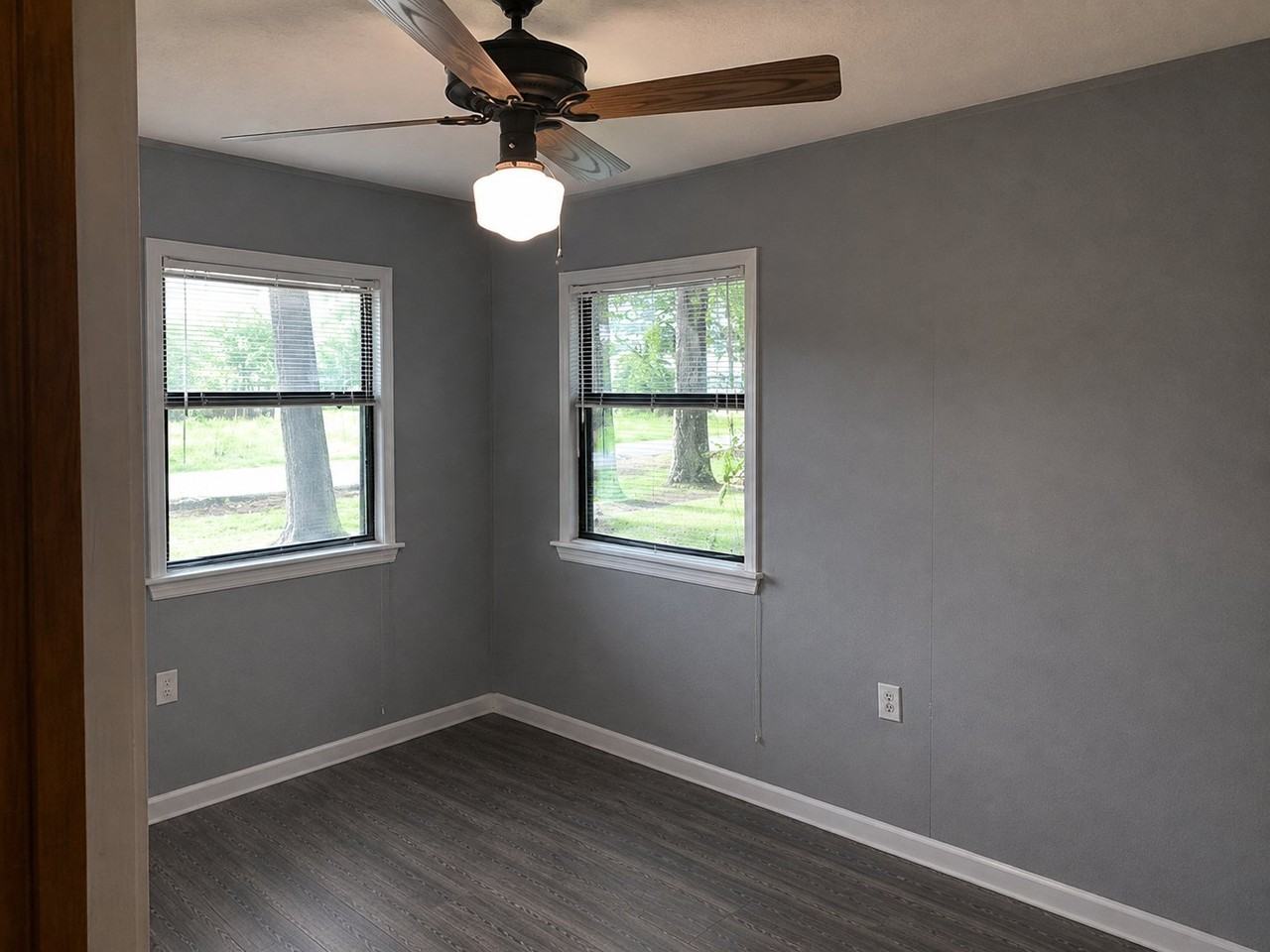 100 E Scott St - Photo 5 of 9