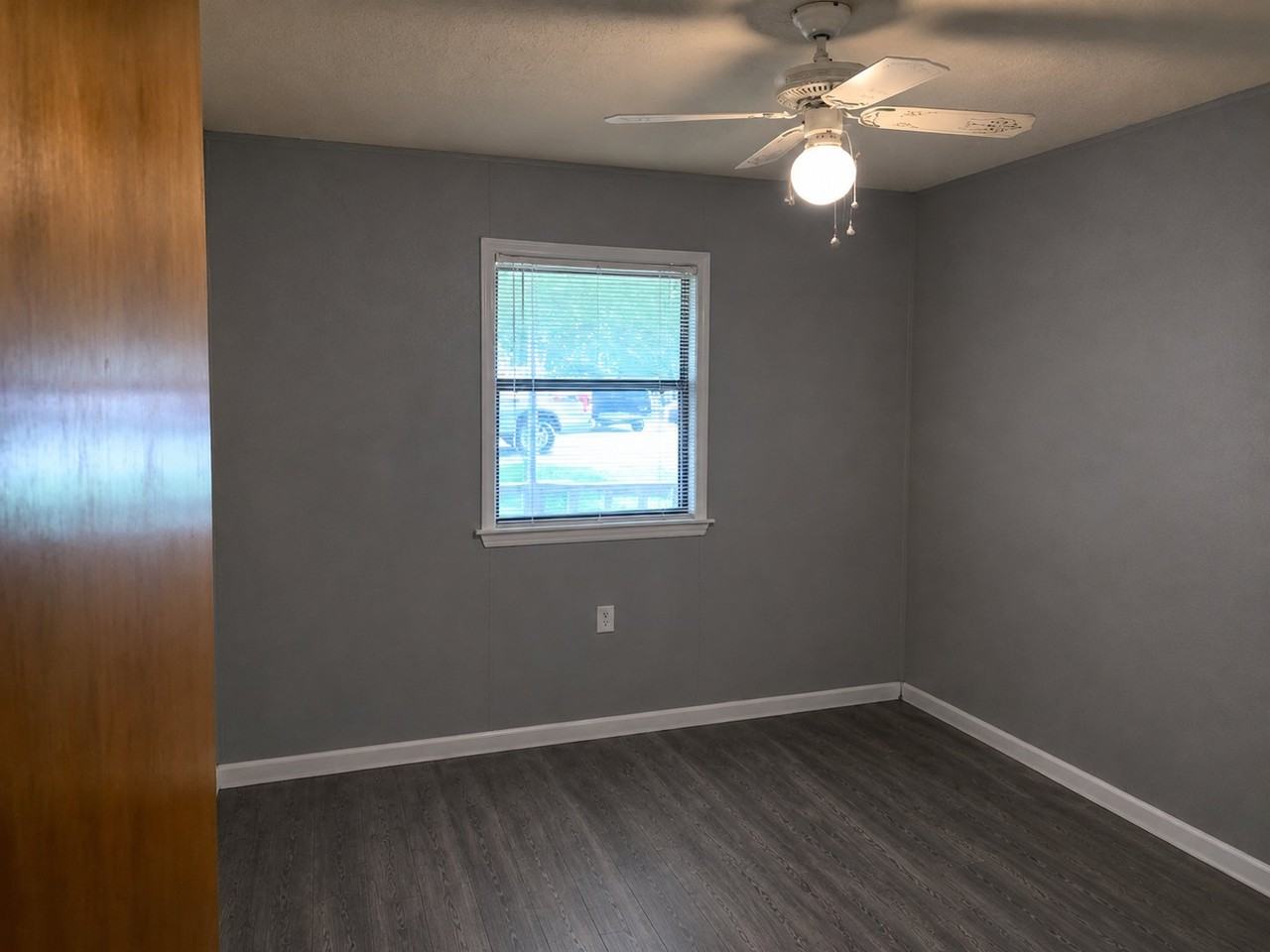 100 E Scott St - Photo 6 of 9