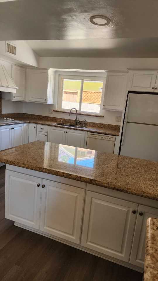 1831 Euclid Ave - Photo 3 of 20