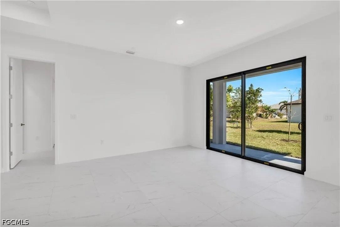 1021 Chiquita Blvd N - Photo 4 of 20