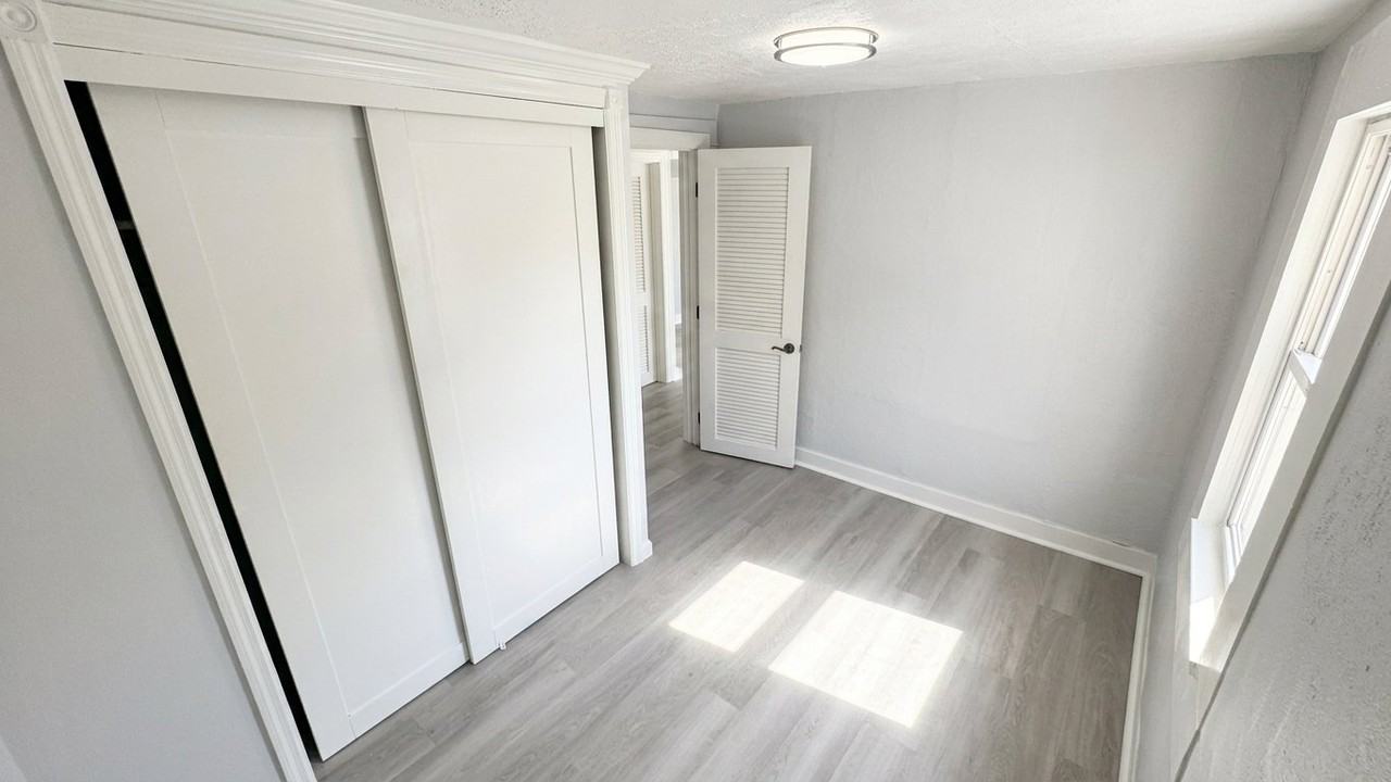 3612 Albany St #B - Photo 7 of 8