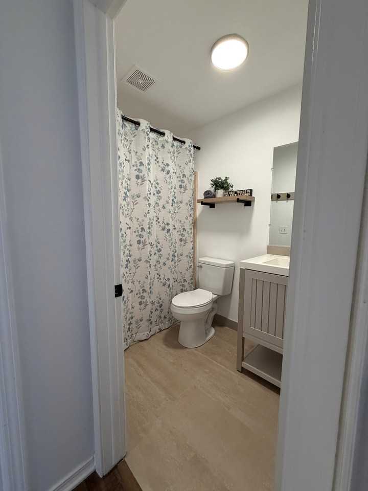 222 N Brunswick St #2 - Photo 4 of 9