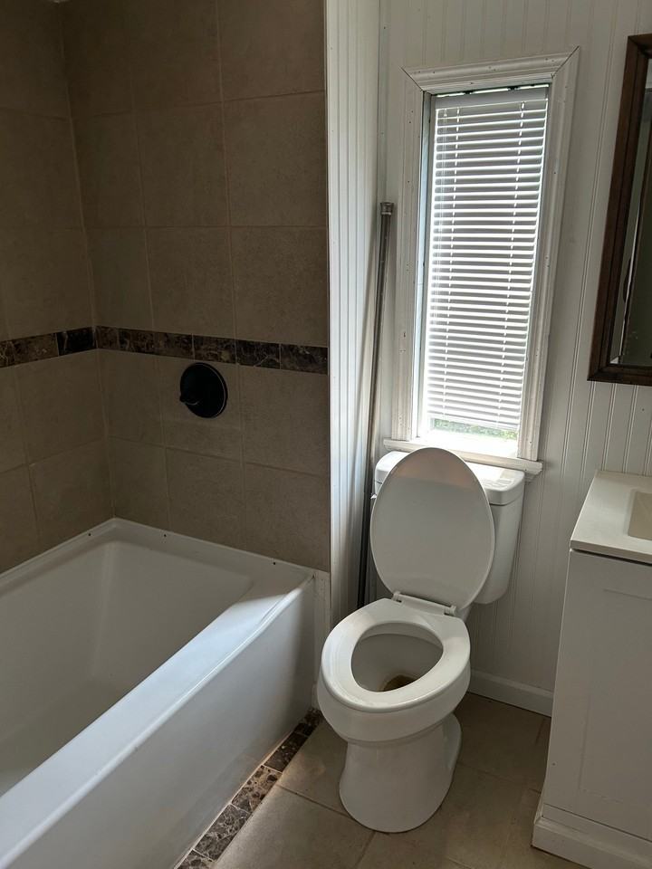 312 S Jericho St - Photo 2 of 3