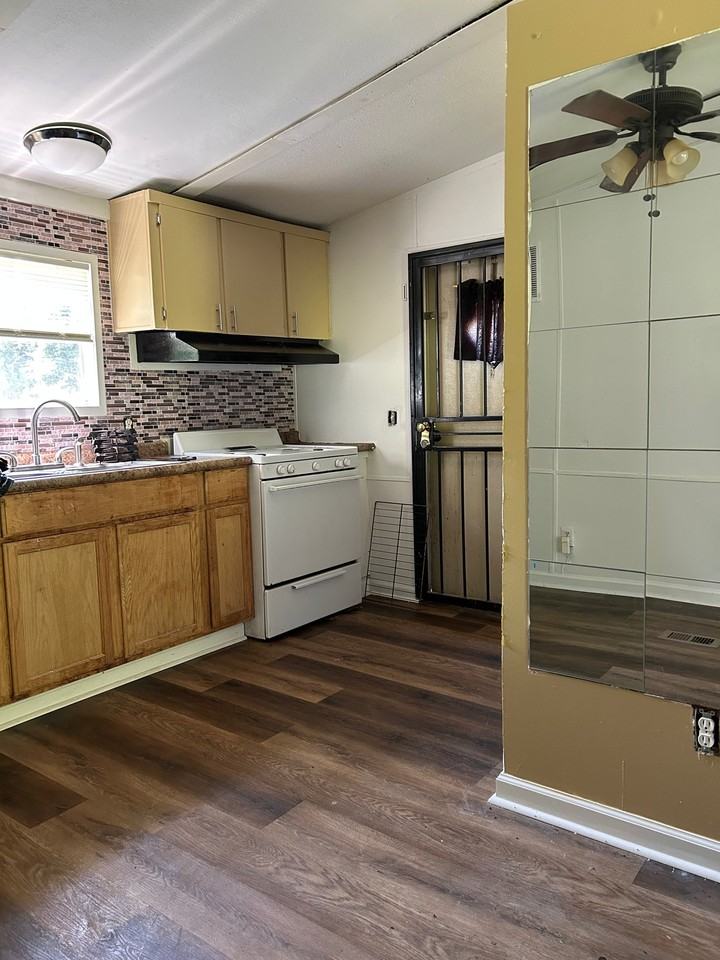 312 S Jericho St - Photo 3 of 3