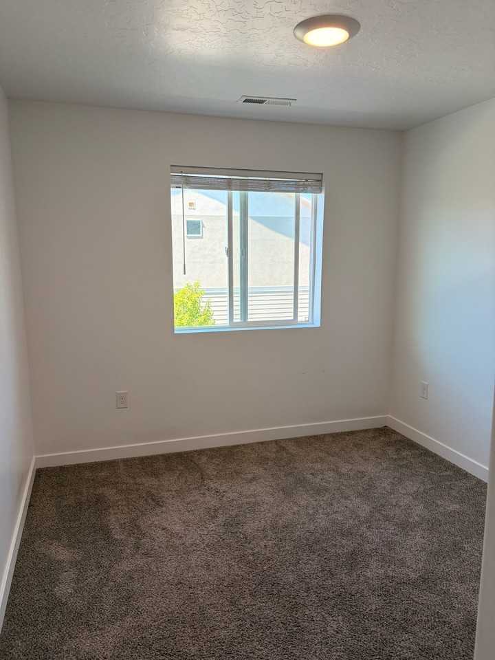 1023 E Bigelow Ave - Photo 4 of 9