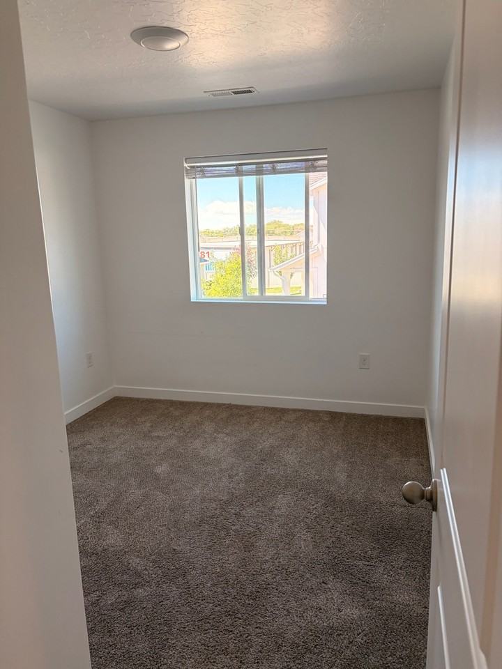 1023 E Bigelow Ave - Photo 5 of 9