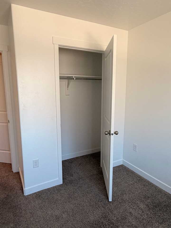 1023 E Bigelow Ave - Photo 6 of 9