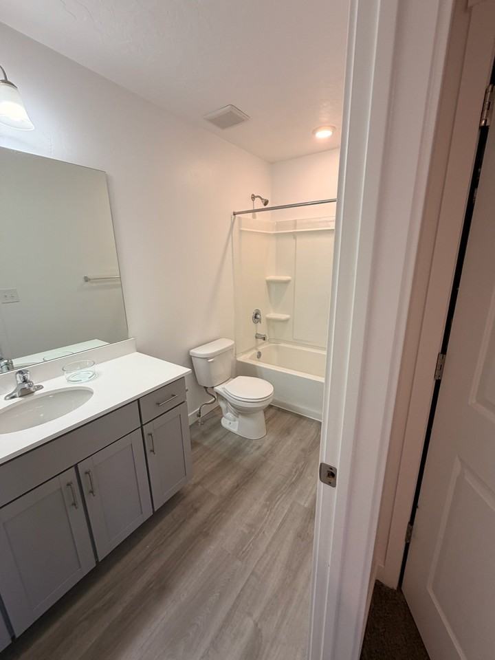 1023 E Bigelow Ave - Photo 7 of 9