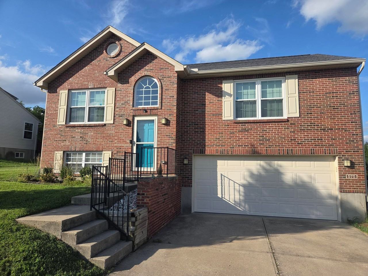 575 Rosebud Cir - Photo 2 of 16
