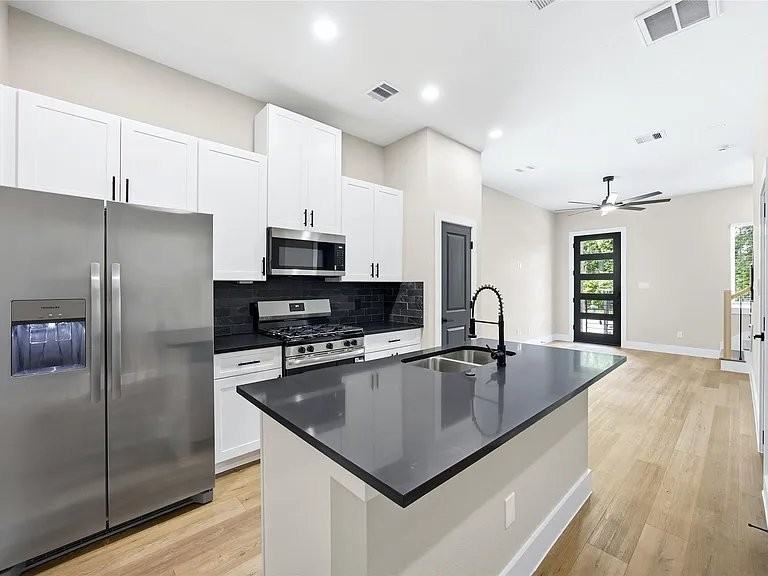6103 Shotwell St #B - Photo 3 of 15
