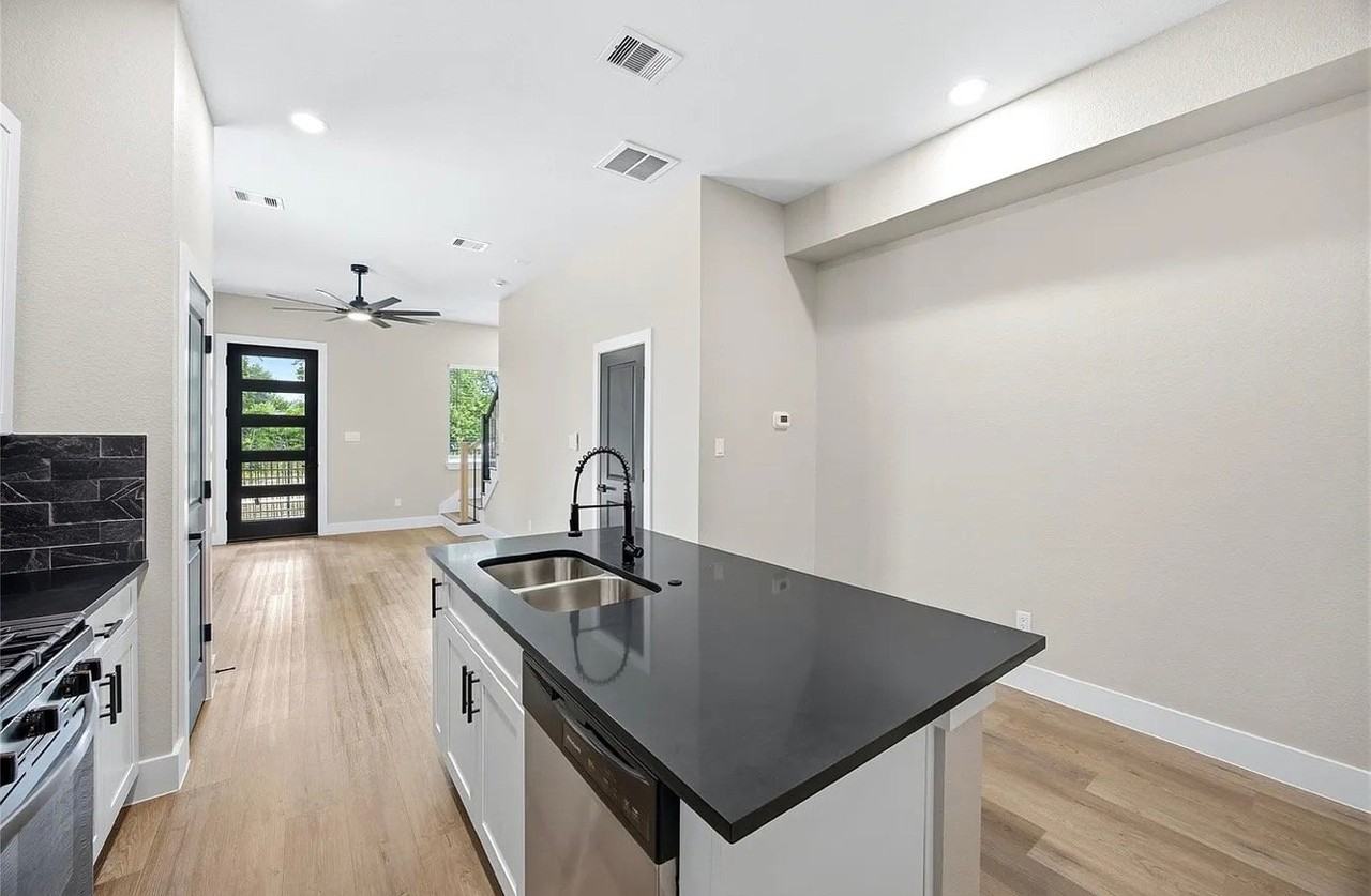 6103 Shotwell St #B - Photo 4 of 15