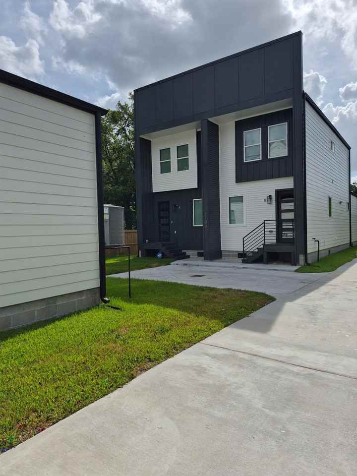 6103 Shotwell St #B - Photo 5 of 15