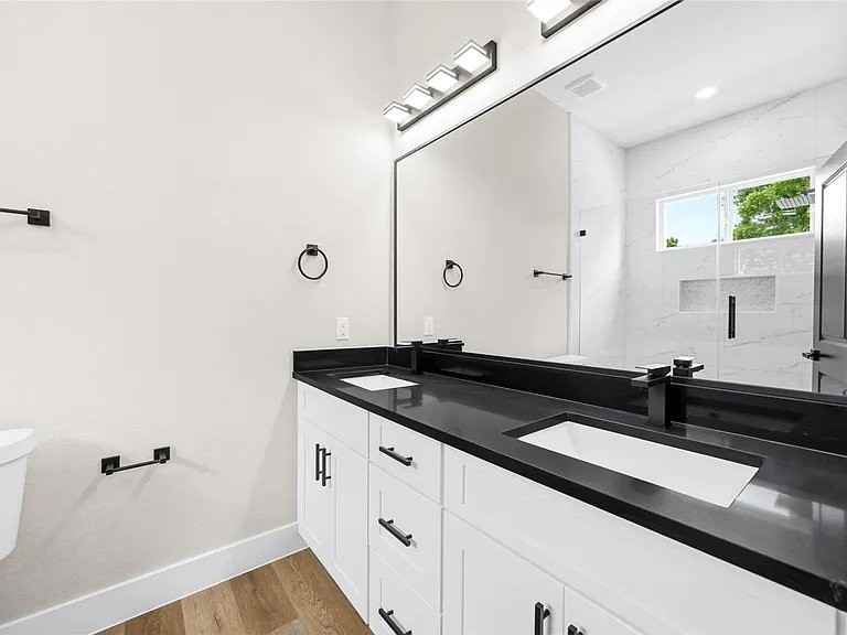 6103 Shotwell St #B - Photo 7 of 15