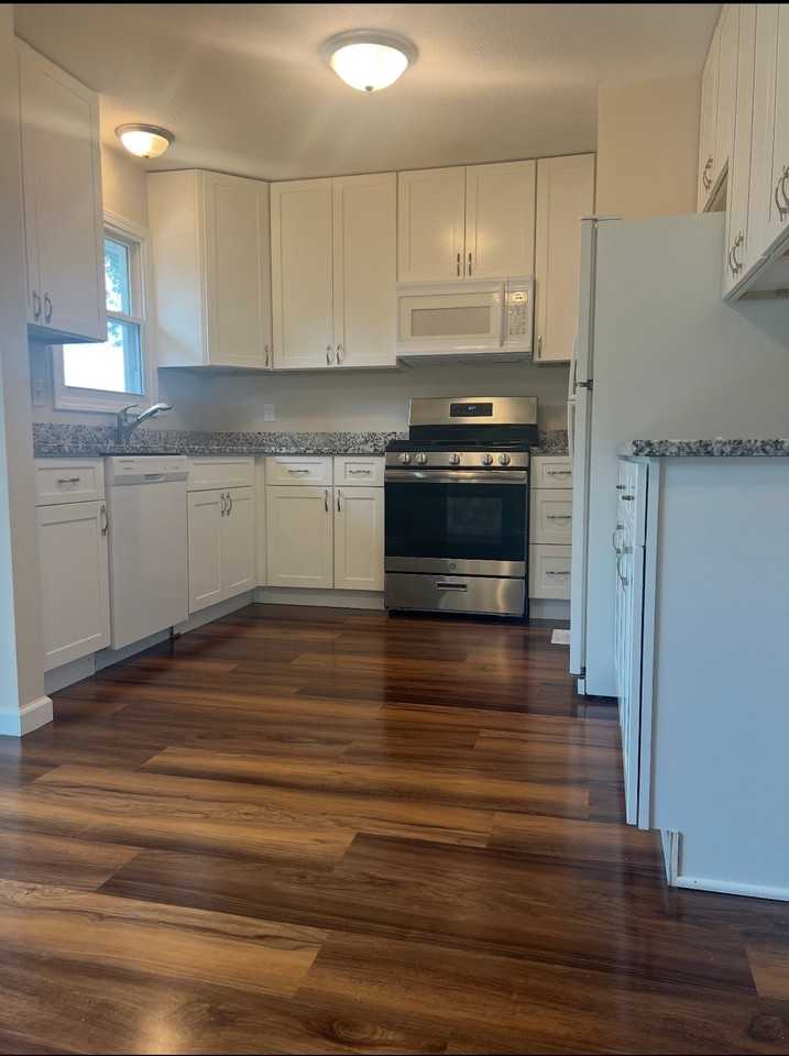 1969 Queens Dr - Photo 2 of 13