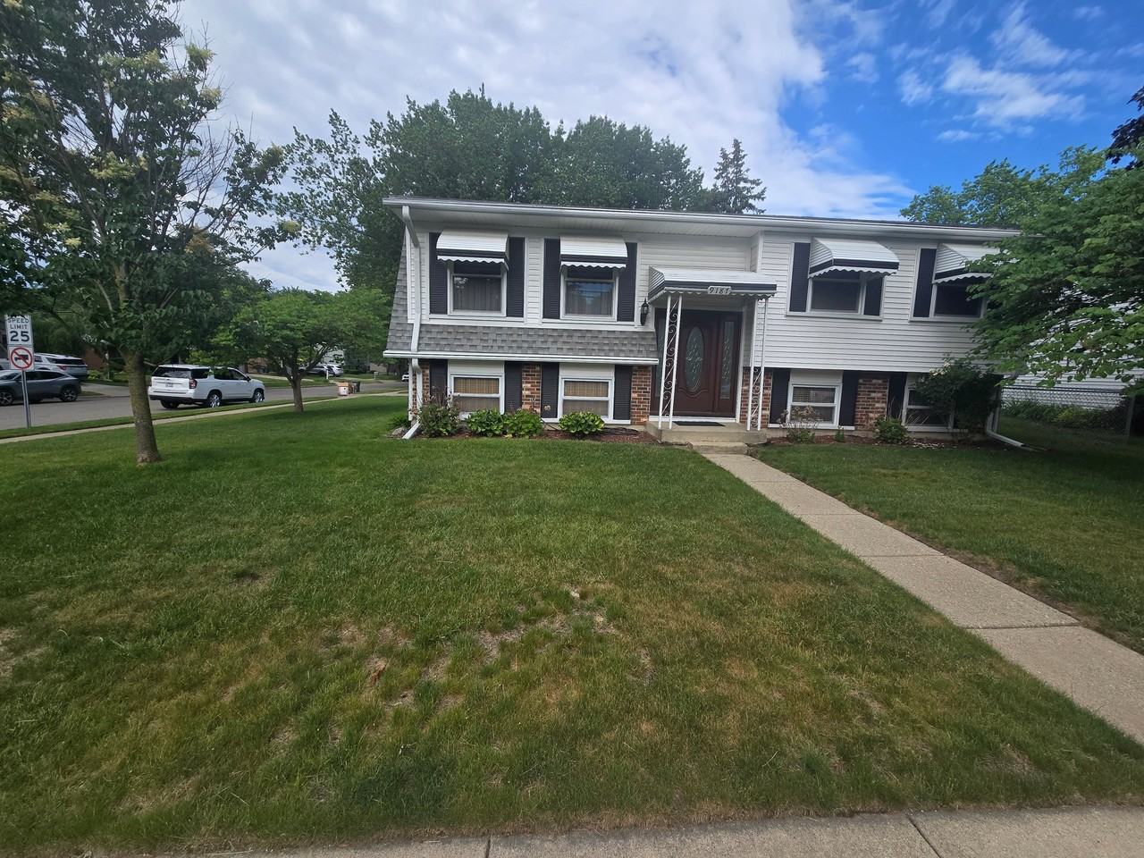 9187 N Sheldon Rd - Photo 2 of 20