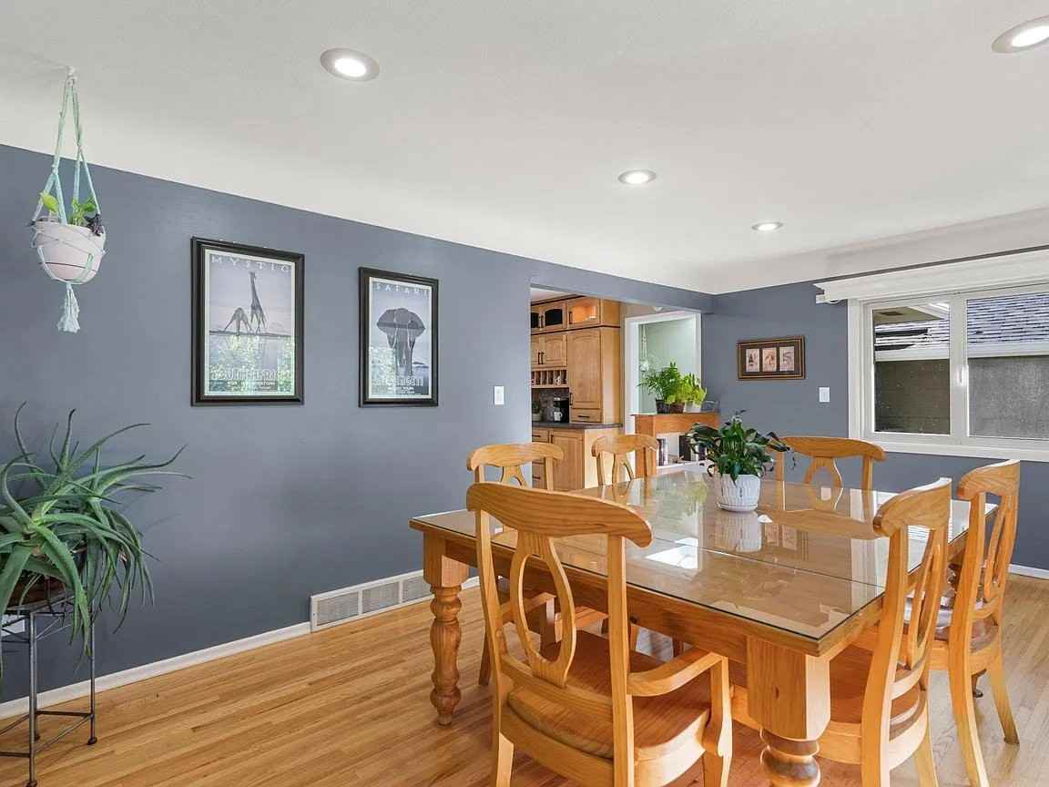2508 W 140th St - Photo 3 of 11