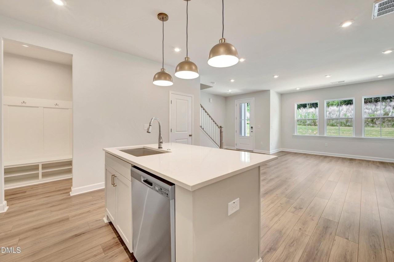 206 Solaire Aly - Photo 6 of 16