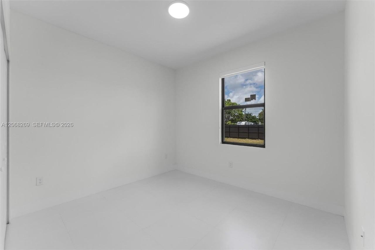 32206 Sw 196th Ave #1 - Photo 5 of 8