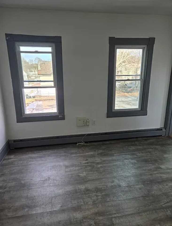 95 Catharine St #2 - Photo 2 of 12