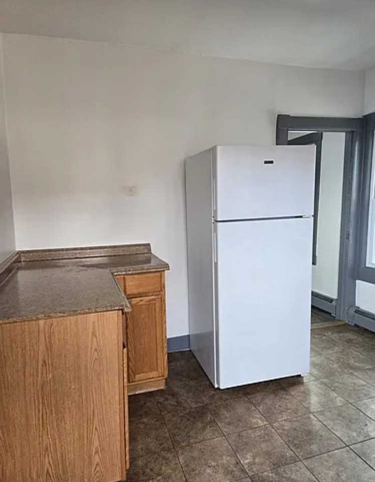 95 Catharine St #2 - Photo 3 of 12