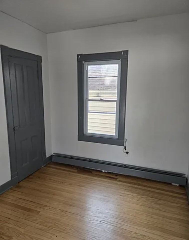 95 Catharine St #2 - Photo 5 of 12