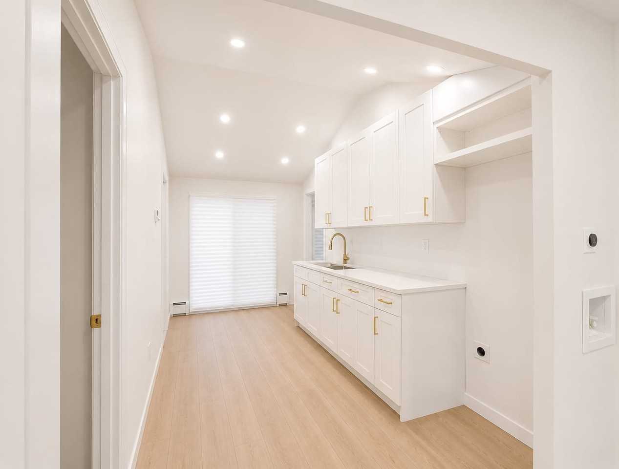 8 Woodland Cir N - Photo 2 of 7