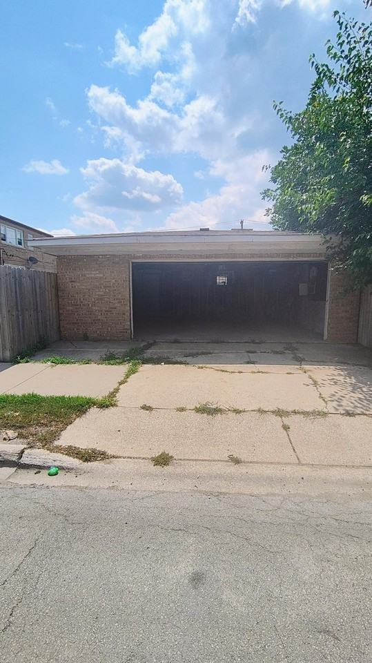 7900 S Whipple St - Photo 3 of 4