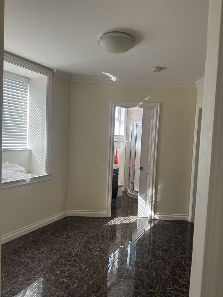 5000 Burke Street - Photo 4 of 8
