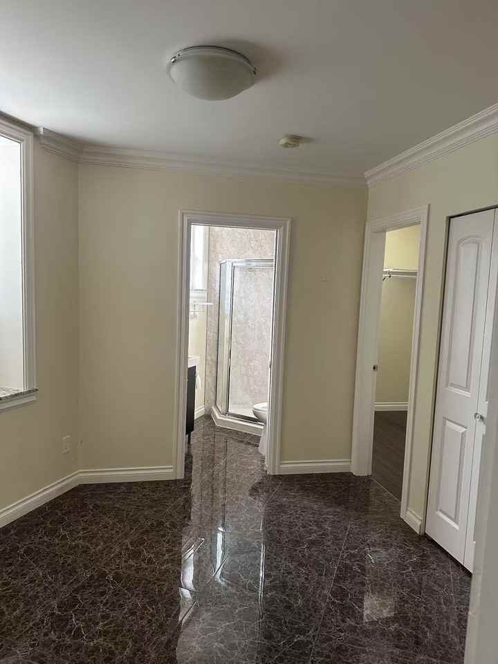 5000 Burke Street - Photo 6 of 8
