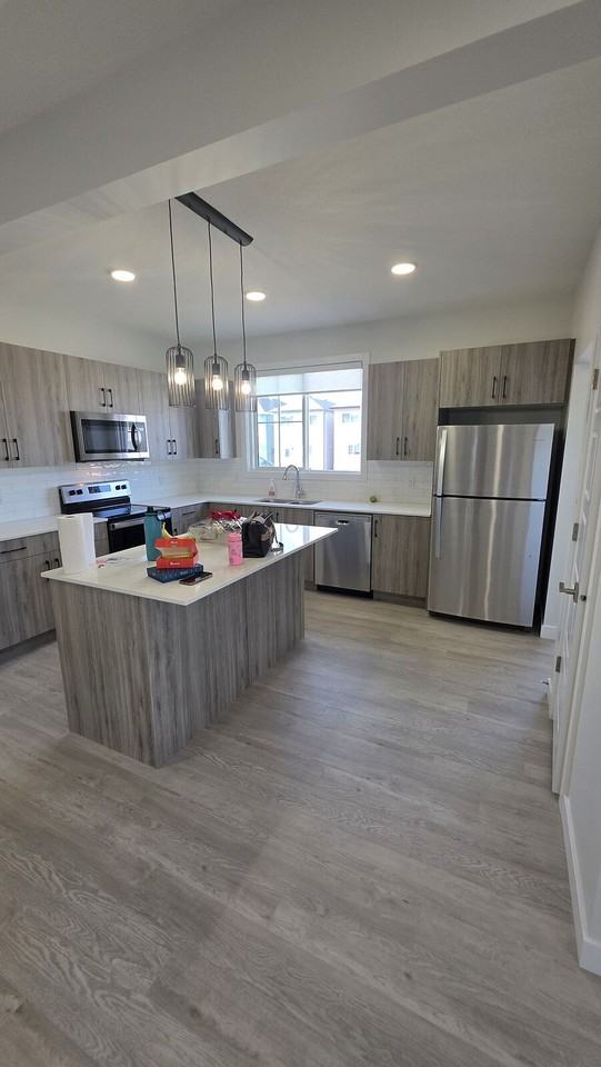1204 14 Ave Nw - Photo 3 of 4