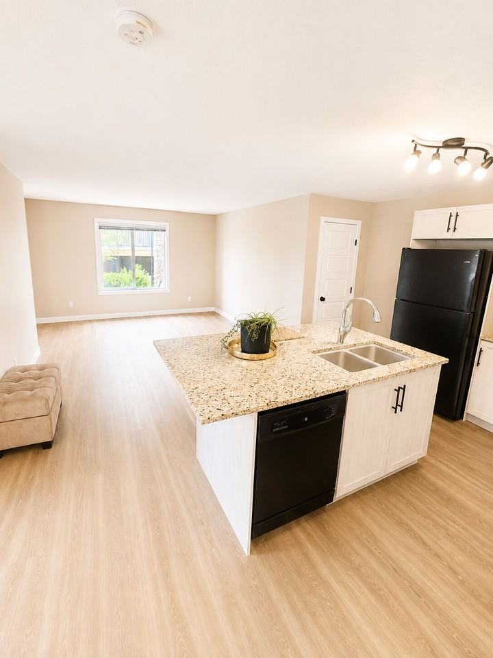 2781 - 2781 Chinook Winds Drive Southwest - Photo 3 of 14
