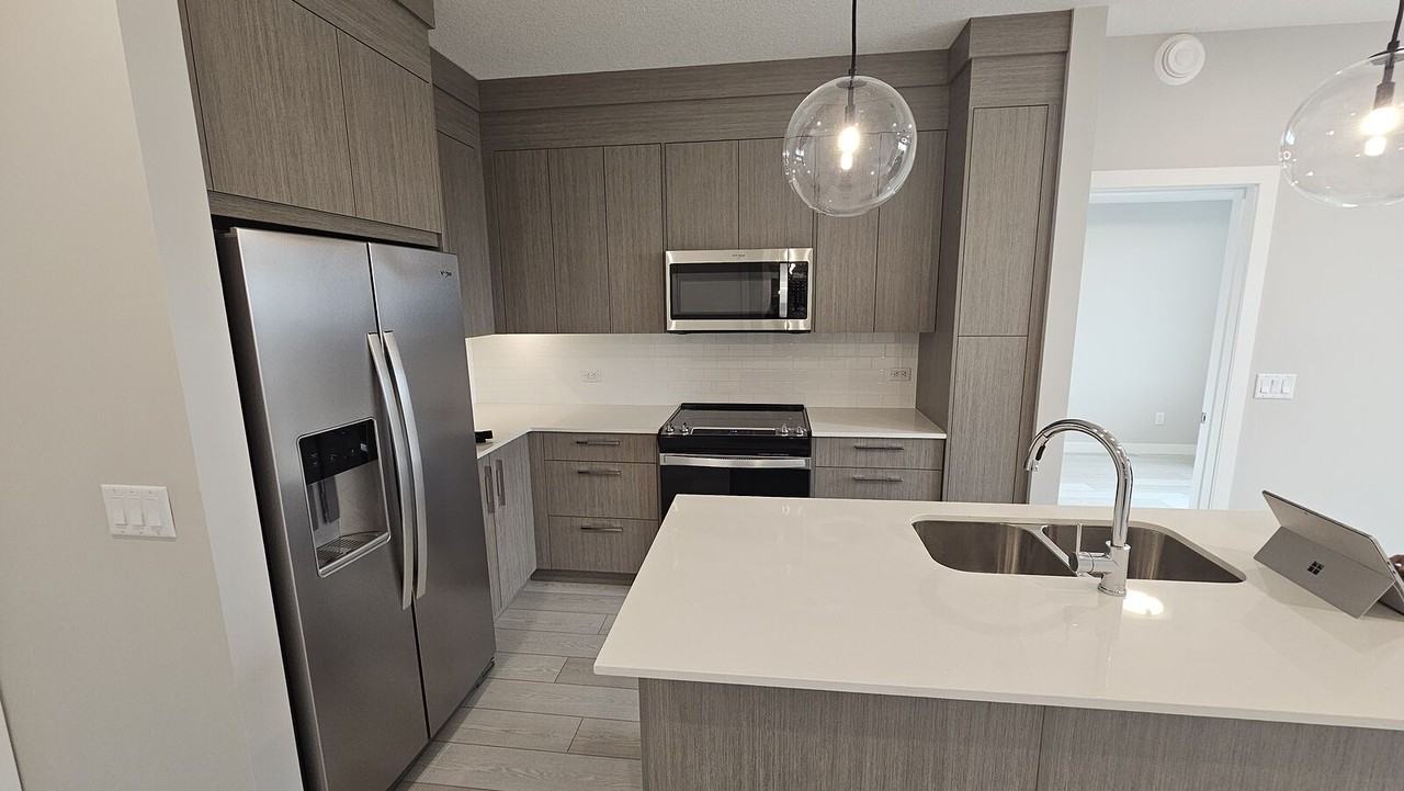 63 - 63 Corner Glen Crois. Ne - Photo 3 of 11