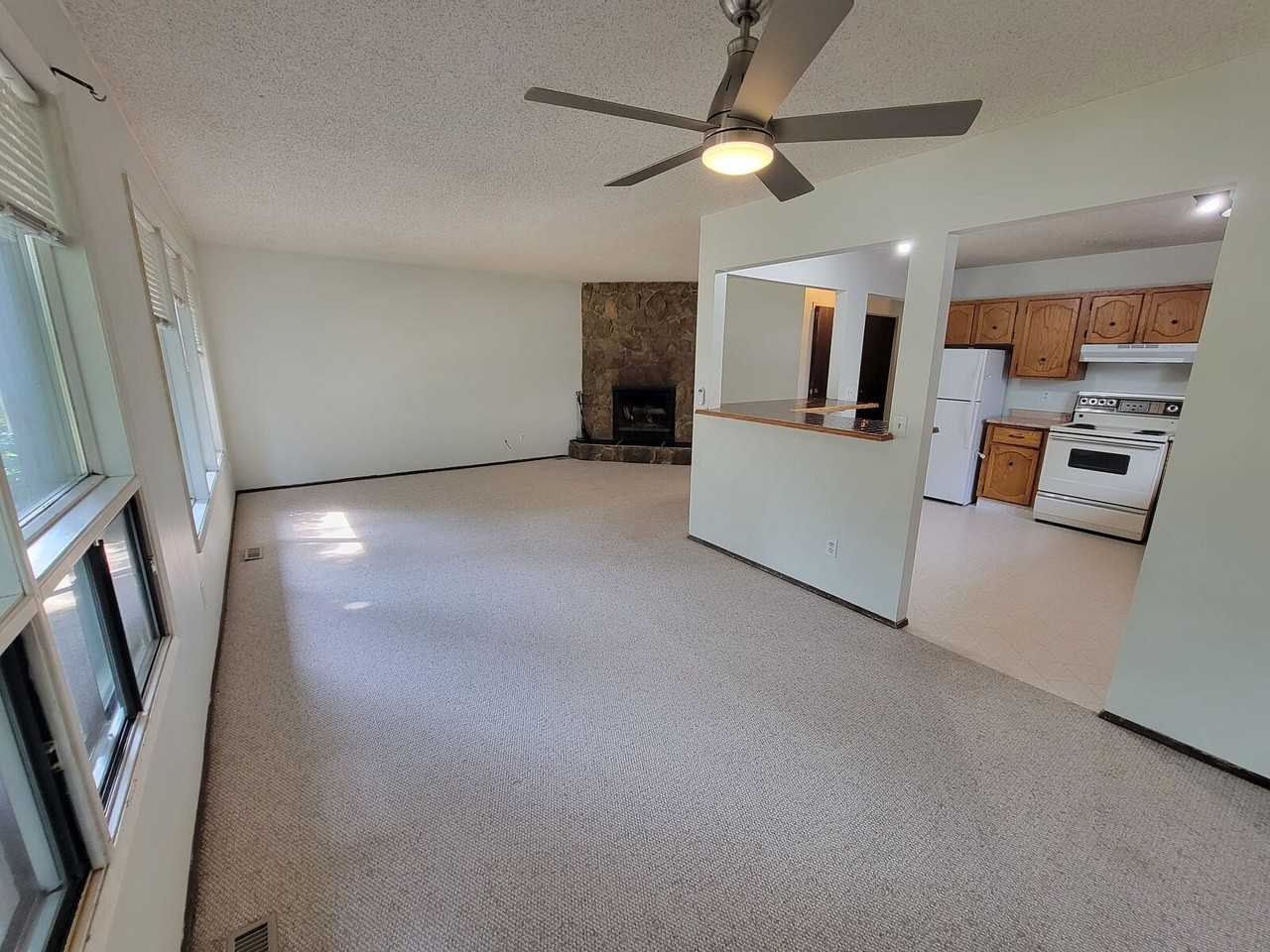 612 13 Ave Ne - Photo 3 of 10