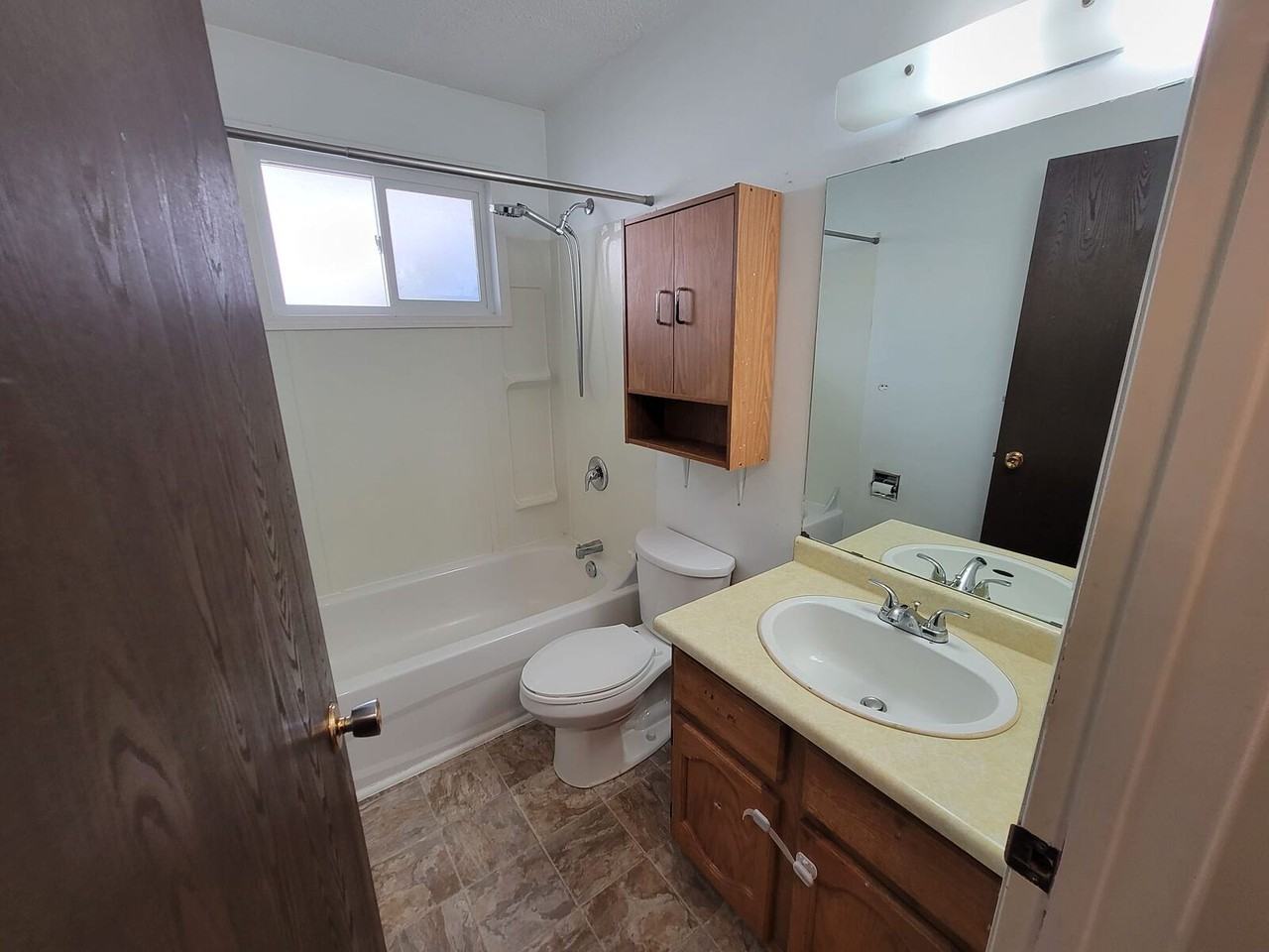 612 13 Ave Ne - Photo 6 of 10