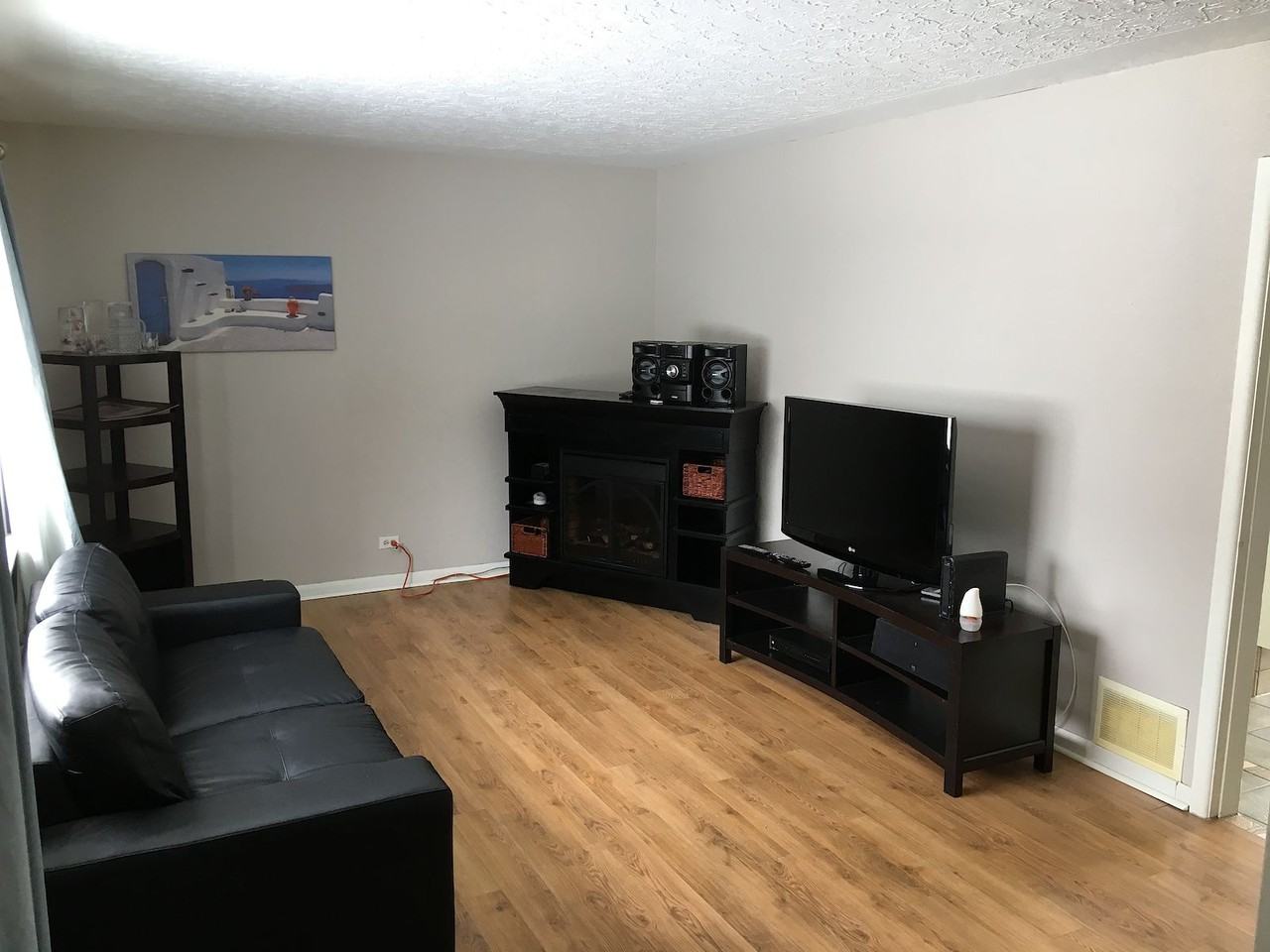 2437 25 Ave Nw - Photo 5 of 8