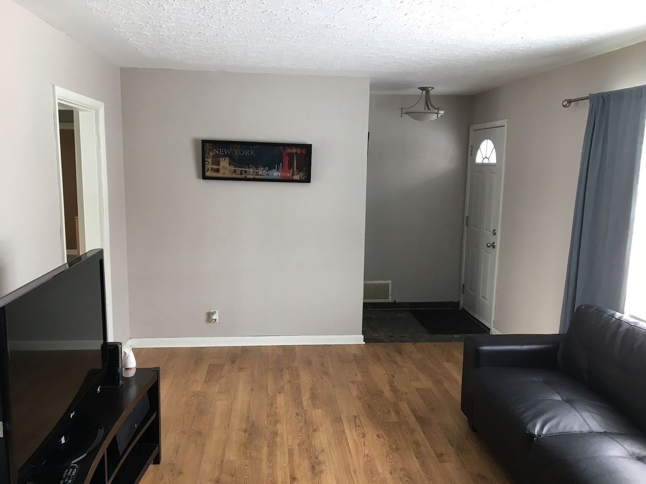 2437 25 Ave Nw - Photo 6 of 8