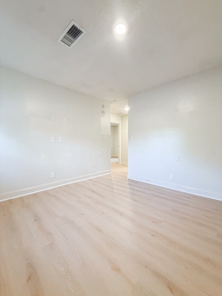 650 Allen St #7 - Photo 4 of 22
