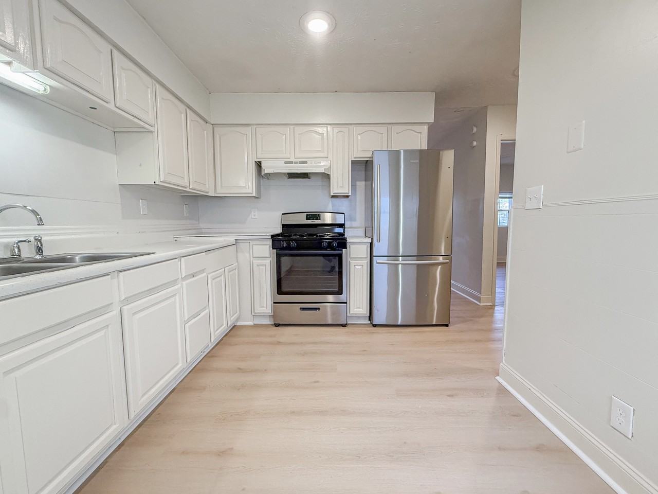 650 Allen St #7 - Photo 5 of 22
