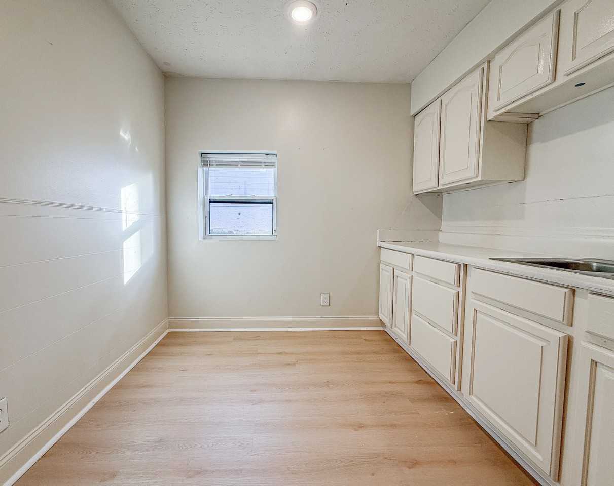 650 Allen St #7 - Photo 7 of 22