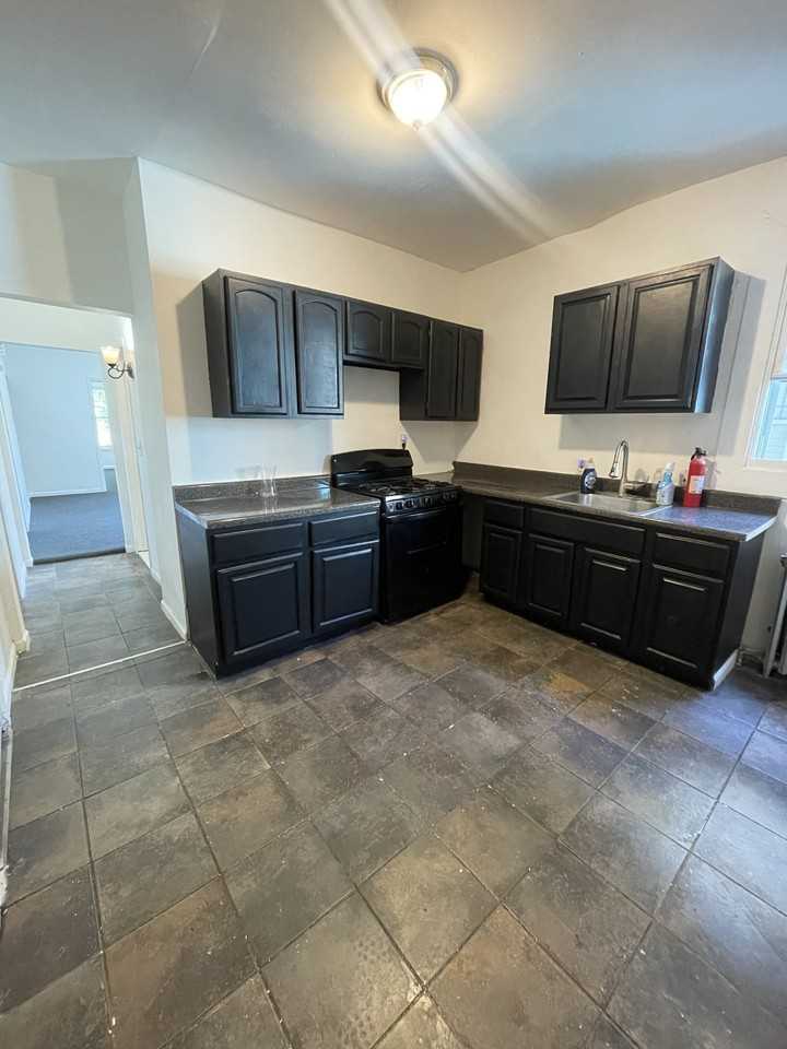 41 Hamilton St #2ndFL - Photo 4 of 4