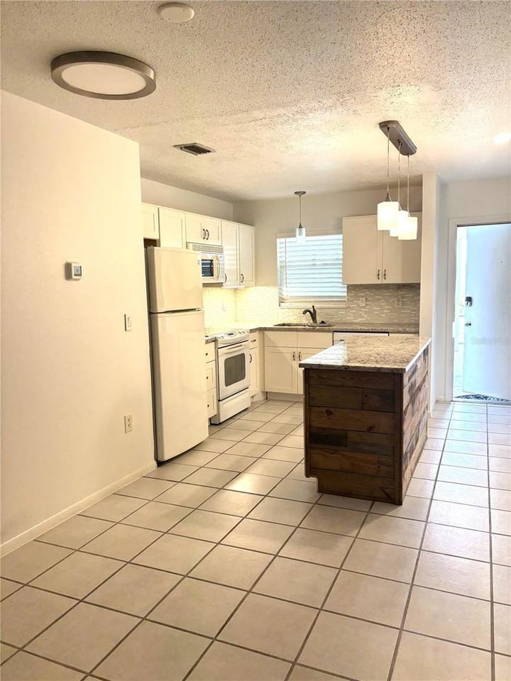 2115 9th Ave W #6B - Photo 2 of 8