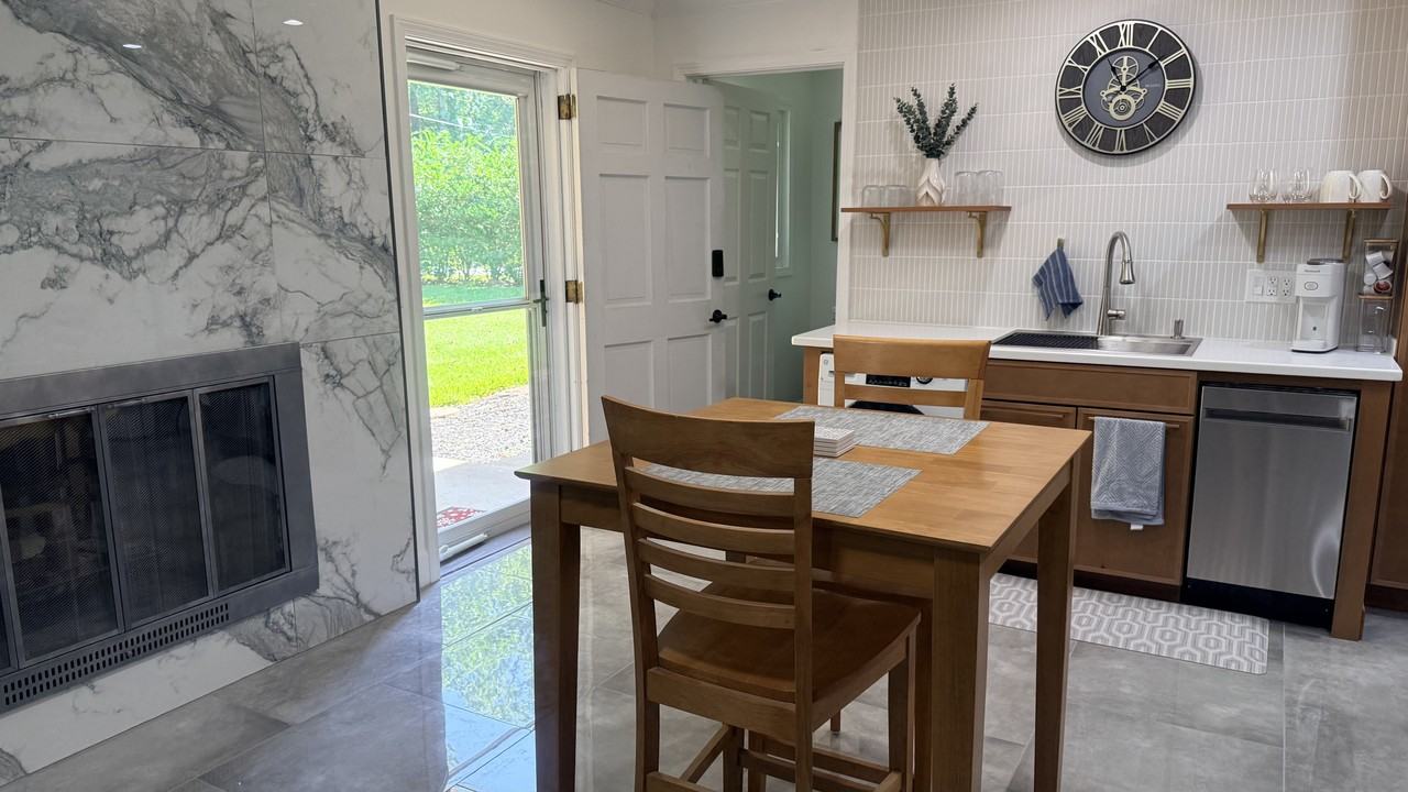 607 N Almond Dr - Photo 2 of 17