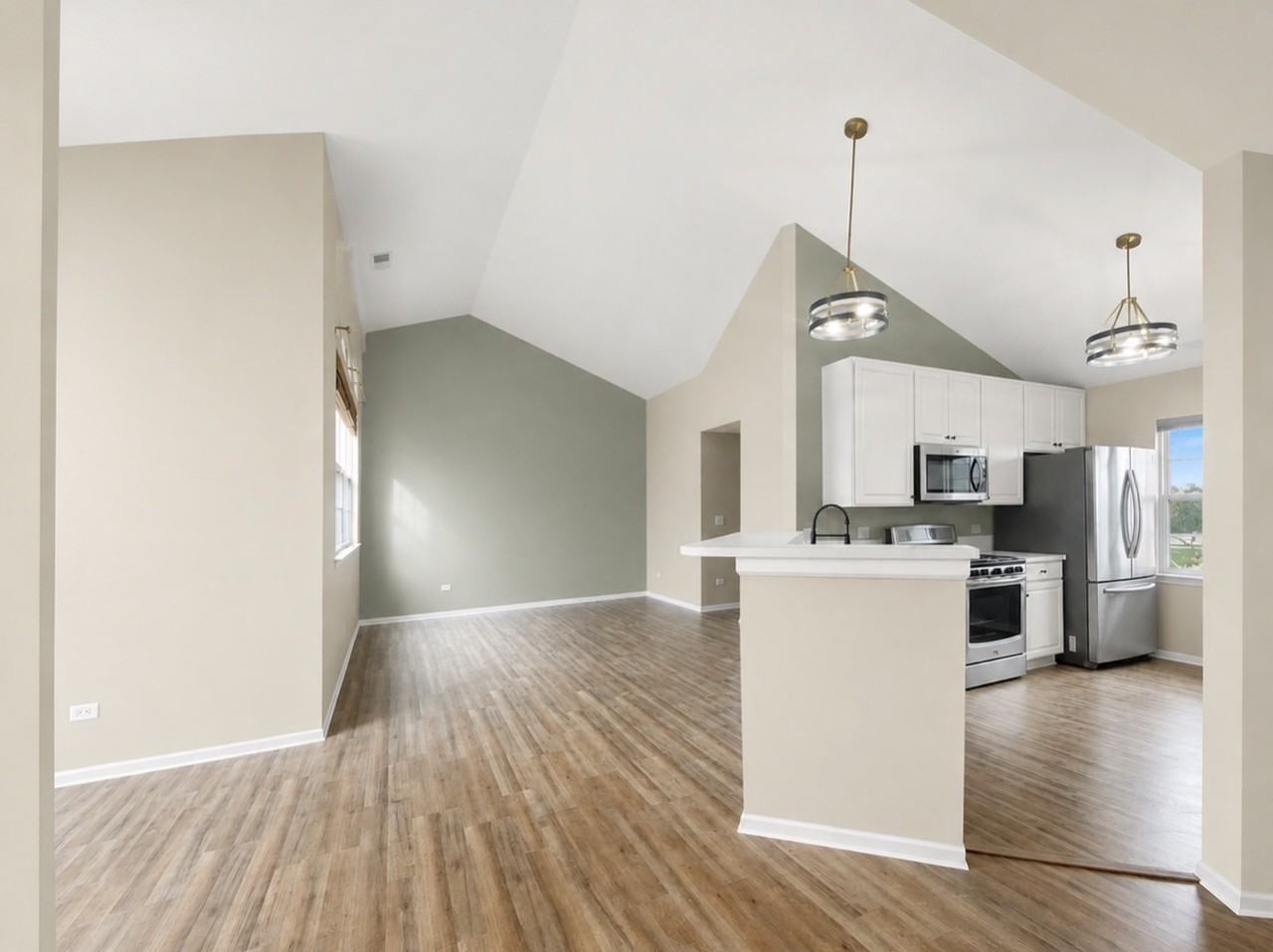 1620 Grove Ave #C - Photo 2 of 8