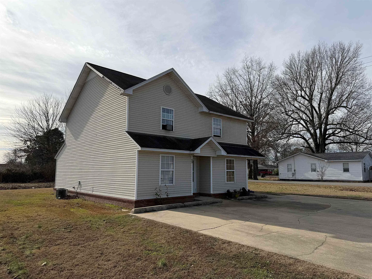 929 E Margaret St #NA - Photo 3 of 38